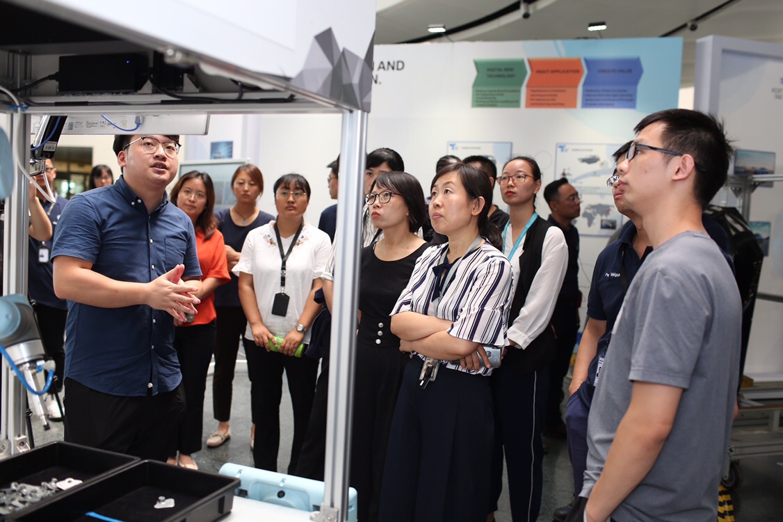 梅卡曼德受邀參加寶馬TechDay活動(dòng),榮獲TECHATHON AWARD獎(jiǎng) 梅卡曼德受邀參加寶馬TechDay活動(dòng),榮獲TECHATHON AWARD獎(jiǎng)